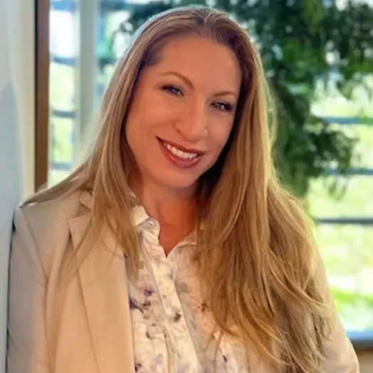 Jessica Garcia, Agent in  - Compass