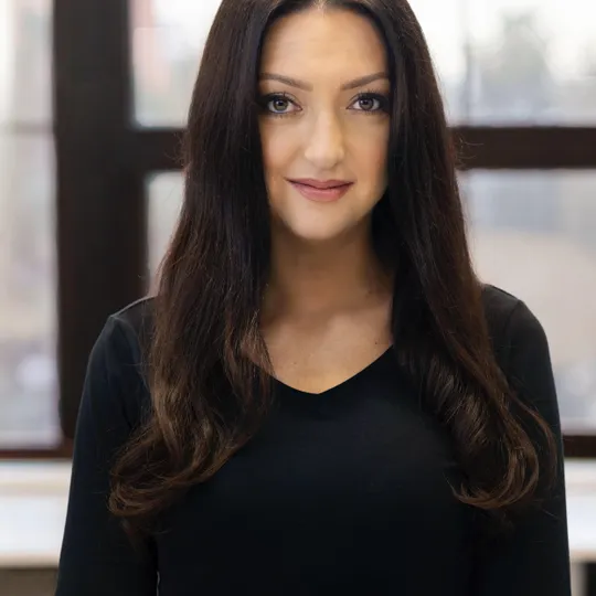 Lena Lerner, Agent in  - Compass
