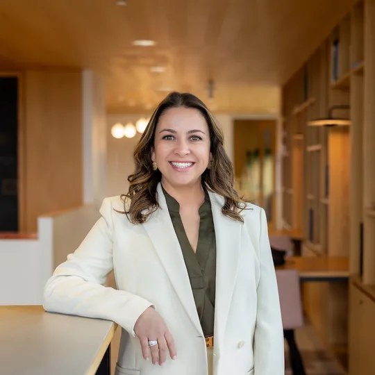 Estela Sallat, Agent in  - Compass