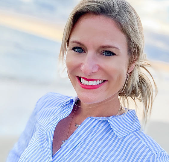 Headshot of Lindsay Close