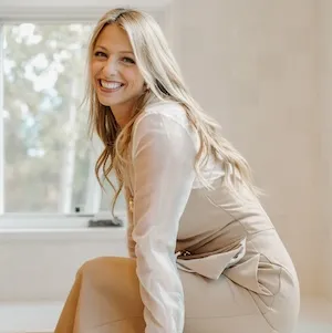 Melissa Milder, Agent in  - Compass