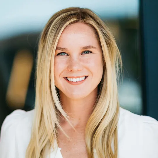 Shellsy Ashen, Agent in  - Compass