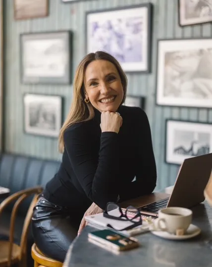 Penelope Stipanovich, Agent in  - Compass