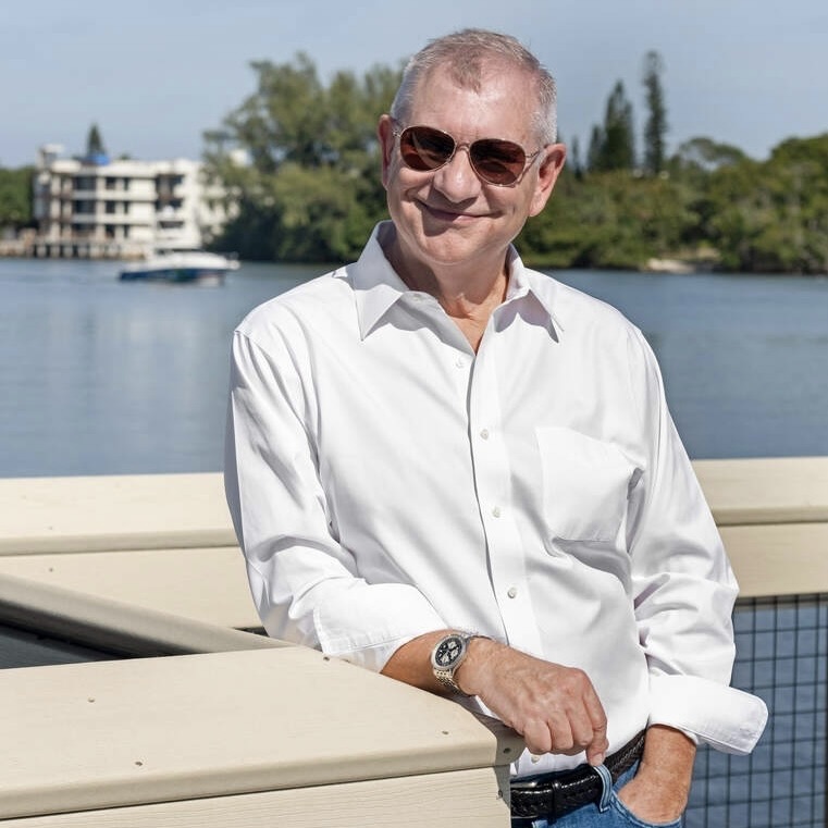 Headshot of Stuart Thorn