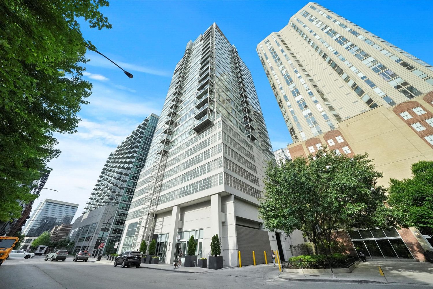 Photo of 653 N Kingsbury St, Unit 1207