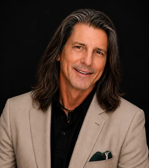 Vic Houze, Agent in  - Compass