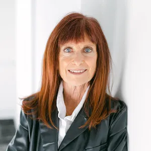 Hope Korn, Agent in  - Compass