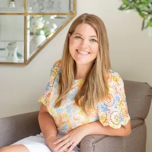 Jackie Follett, Agent in  - Compass