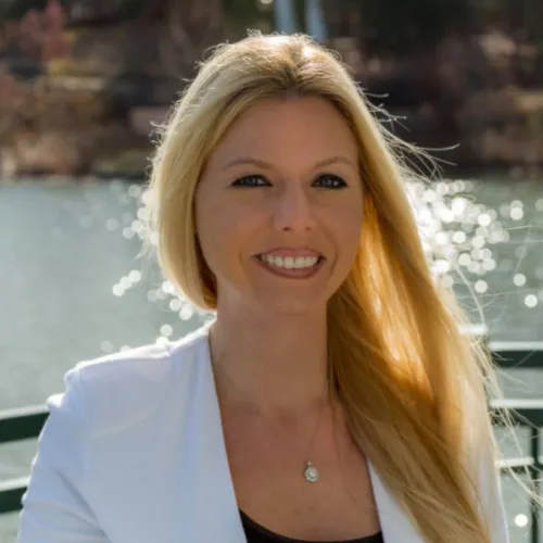 Tracy Kelly, Agent in  - Compass