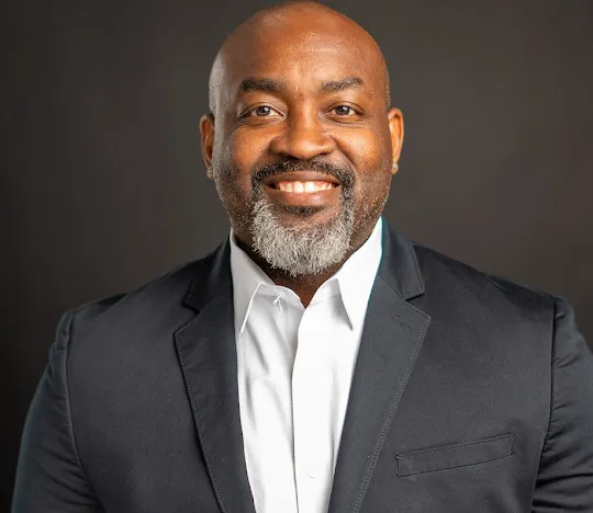 Cedric Johnson, Agent in  - Compass