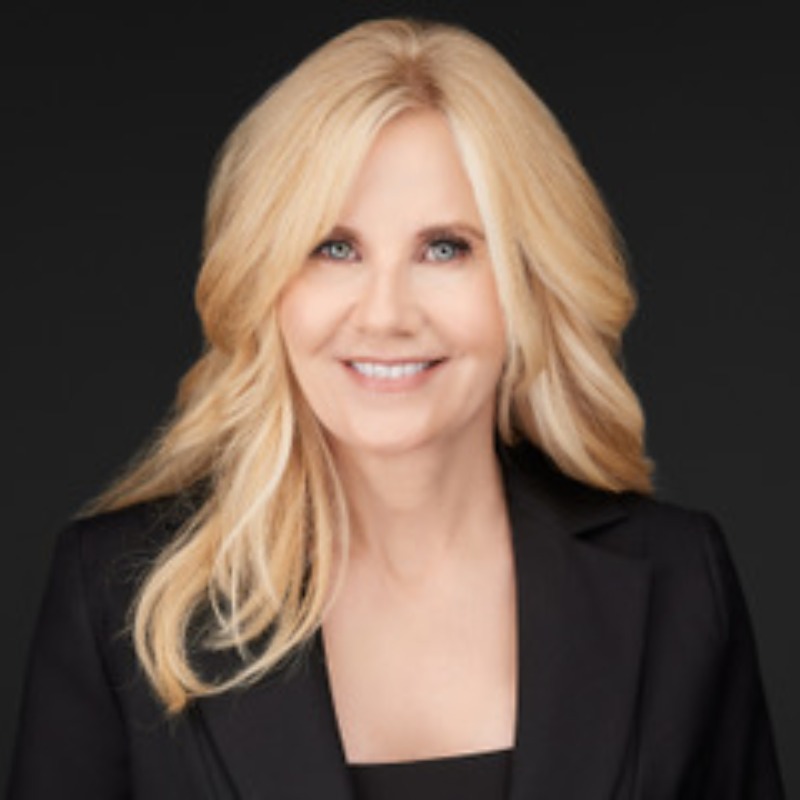 Headshot of Lynne Karpa