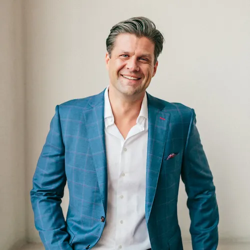 George Daglas, Agent in  - Compass