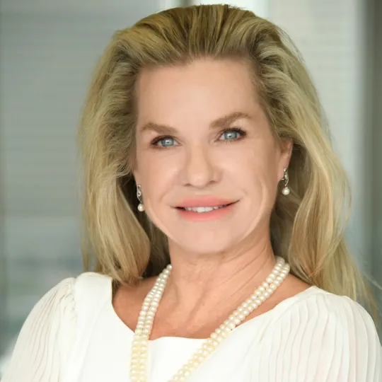 Tracey Calvin, Agent in  - Compass