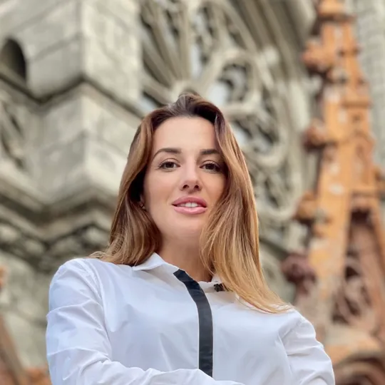 Mariya Hartley, Agent in  - Compass