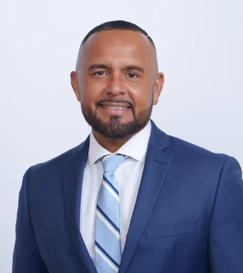 Tino Soto, Agent in  - Compass