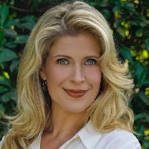 Leslie Romenesko, Agent in  - Compass