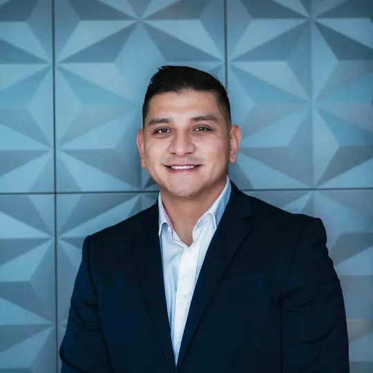 Quimet Martinez, Agent in  - Compass