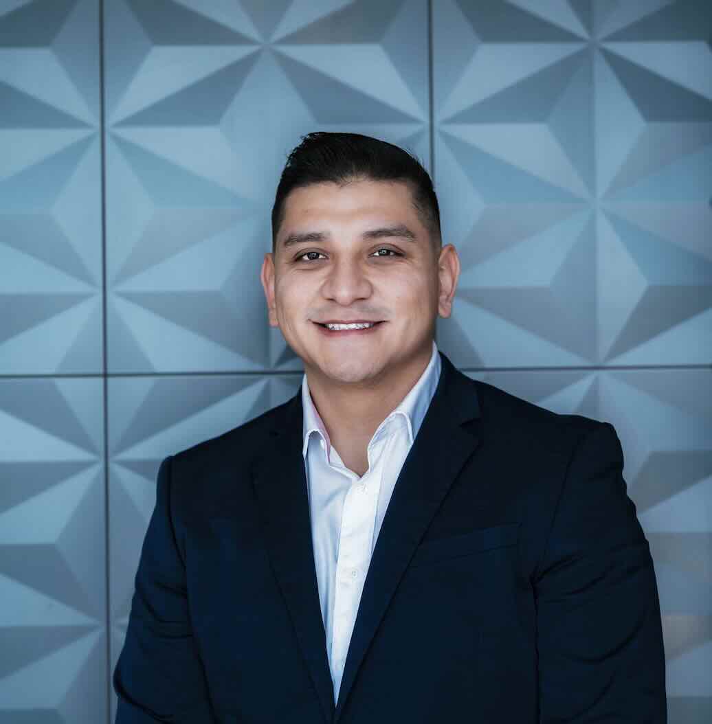 Headshot of Quimet Martinez