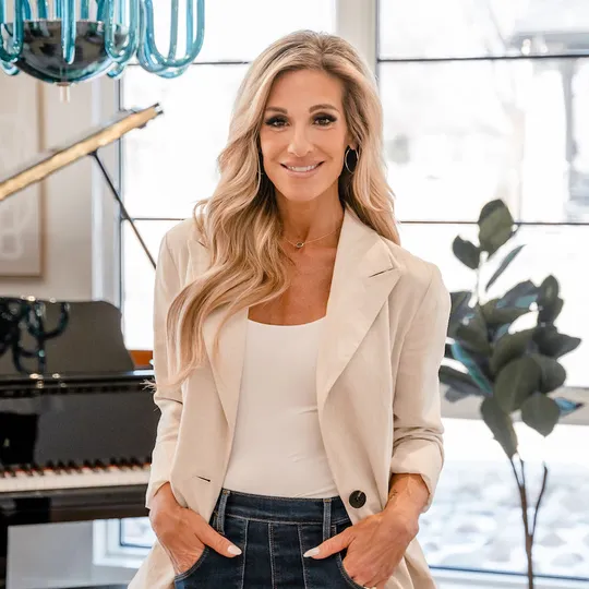 Lisa Wynne, Agent in  - Compass