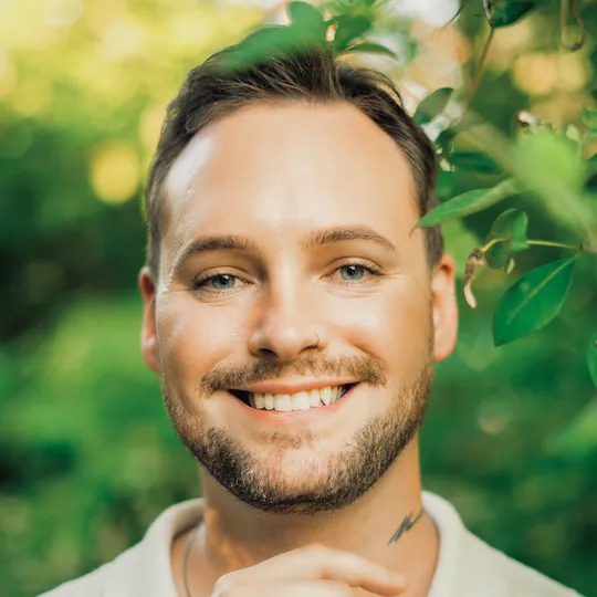 Sean Ackerman, Agent in  - Compass