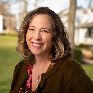 Headshot of Elizabeth Hajost