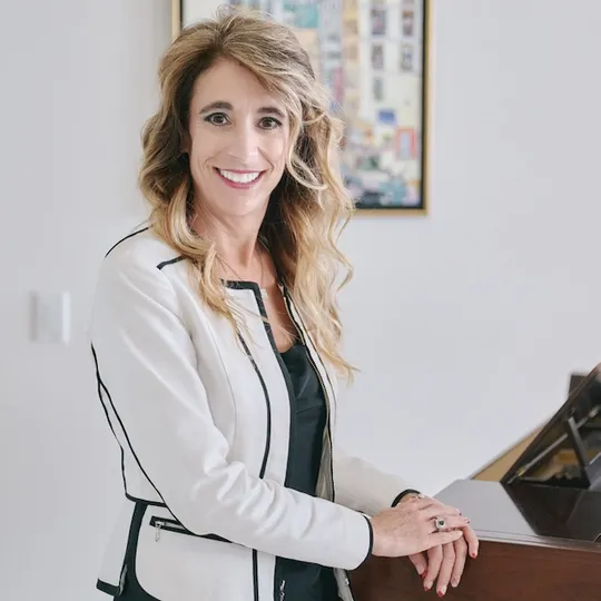 Jessica Storti, Agent in  - Compass