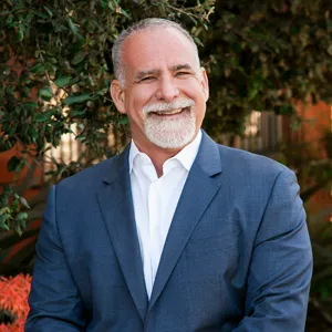 Robert Lugari, Agent in  - Compass