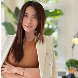 Ella Sun, Agent in  - Compass