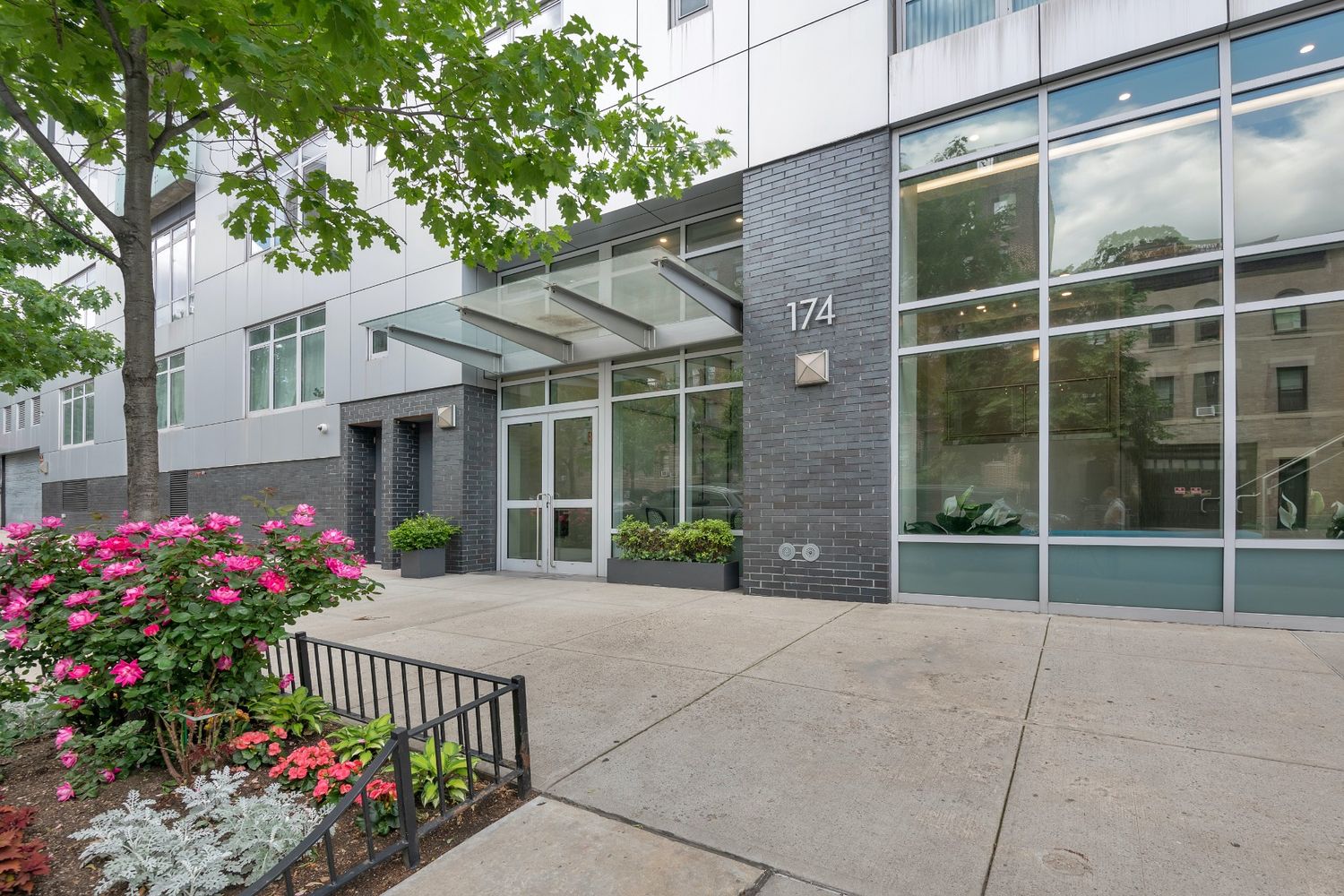 $1,370,000 | 181 Clermont Ave, Unit 212 | Fort Greene