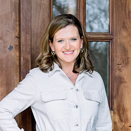 Lizzy Dooley, Agent in  - Compass