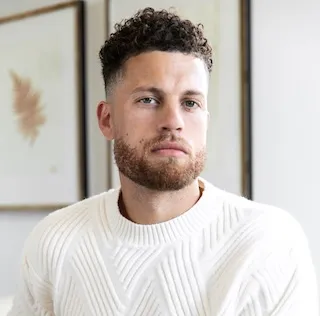 Alexander Korn, Agent in  - Compass