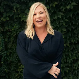 Stefanie Ainslie, Agent in  - Compass