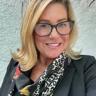 Michele Giffin, Agent in  - Compass