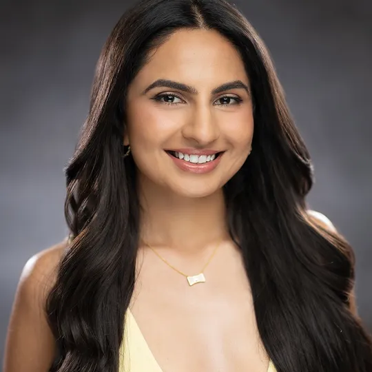 Khanak Baldaniya, Agent in  - Compass