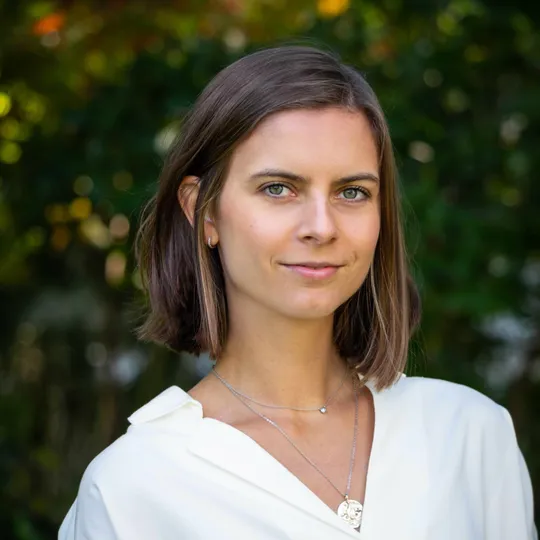 Andreea Cavini, Agent in  - Compass