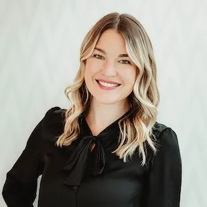 Emma Peppler, Agent in  - Compass