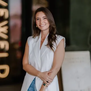 Becca Blackwell, Agent in  - Compass