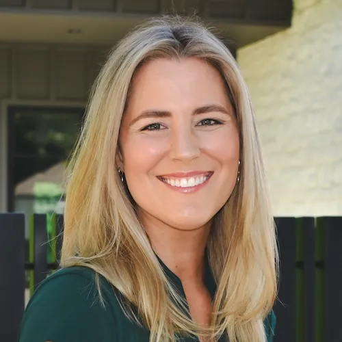 Natalie Clark, Agent in  - Compass