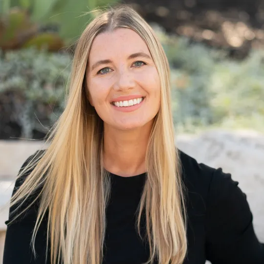 Cara Santori, Agent in  - Compass