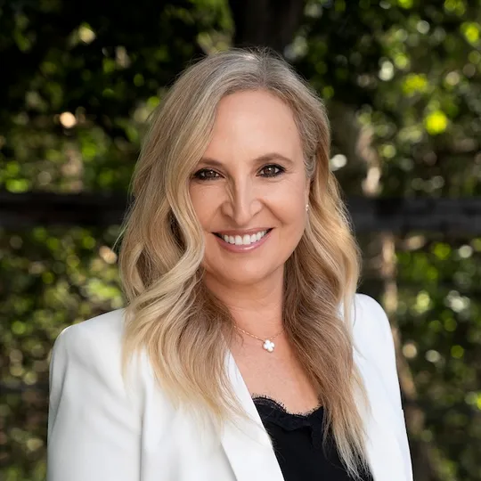 Anna Evanier, Agent in  - Compass