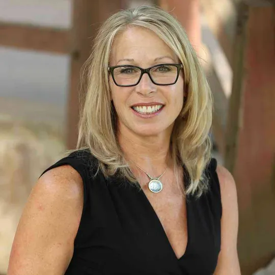 Dana Dunne, Agent in  - Compass