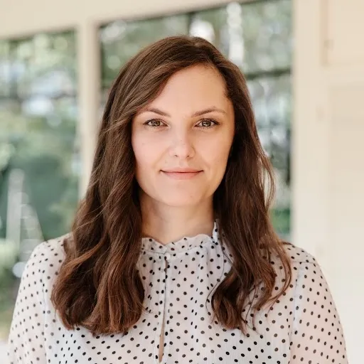 Zsanett Elinan, Agent in  - Compass