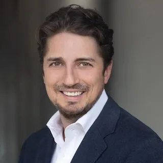 Justin Lowe, Agent in  - Compass