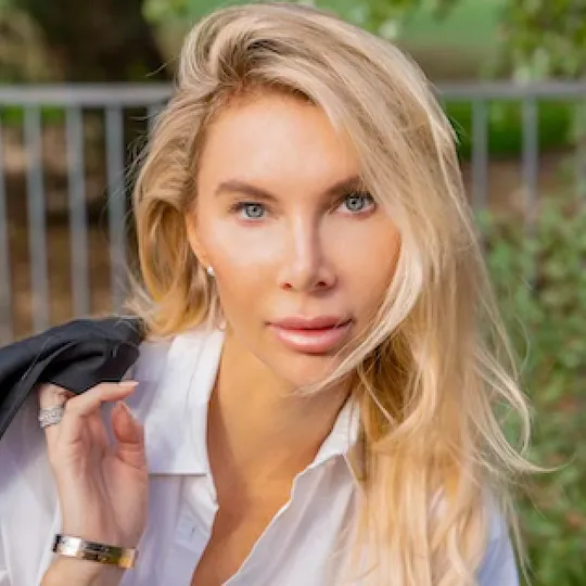 Crystal Ogle, Agent in  - Compass