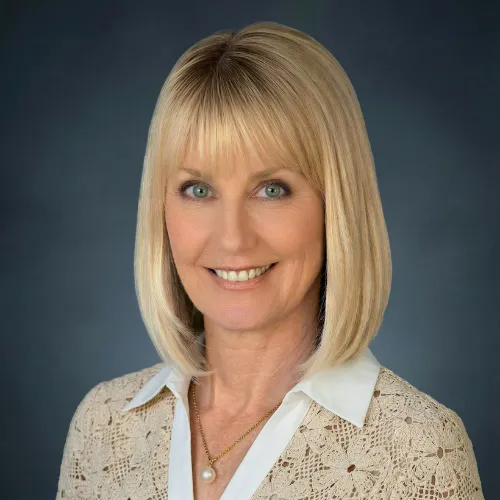 Kymry Perez, Agent in  - Compass