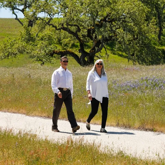 La Tierra, Agent in  - Compass