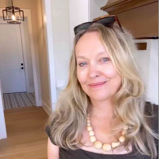 Renata Suerth, Agent in  - Compass