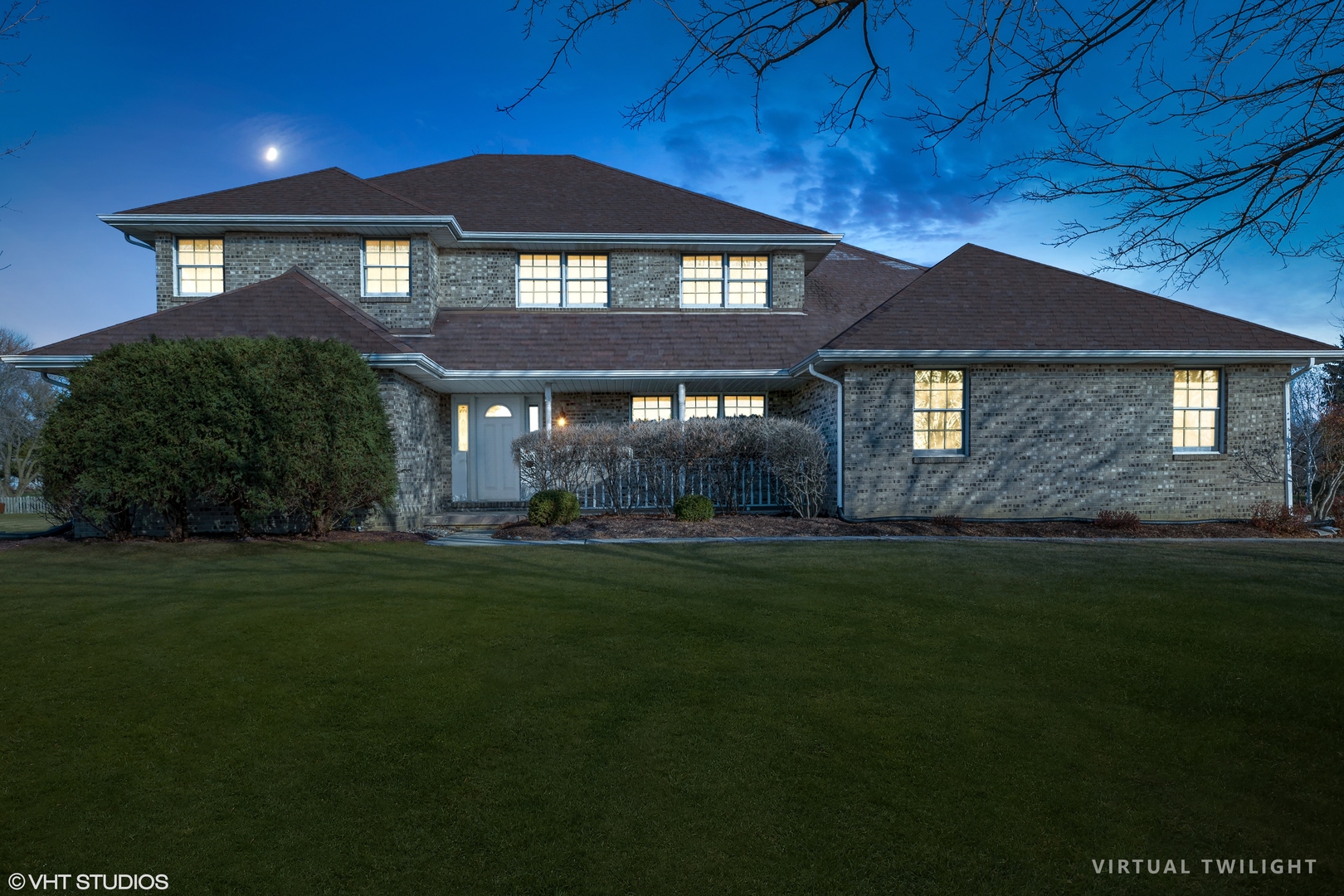 4818 5th Street Winthrop Harbor, IL 60096 - Photo 1 of 17 a front view of a house with a garden