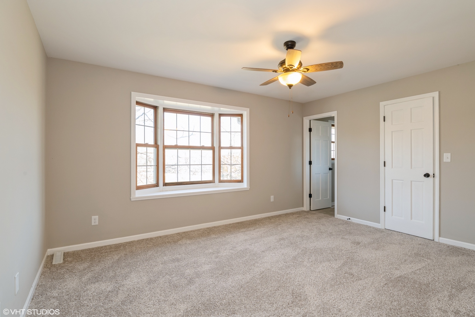 4818 5th Street Winthrop Harbor, IL 60096 - Photo 13 of 17 a view of an empty room with a window