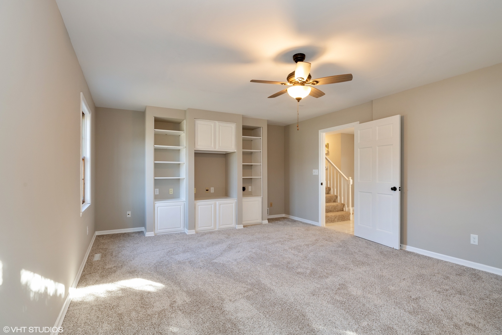 4818 5th Street Winthrop Harbor, IL 60096 - Photo 4 of 17 a view of an empty room with a window